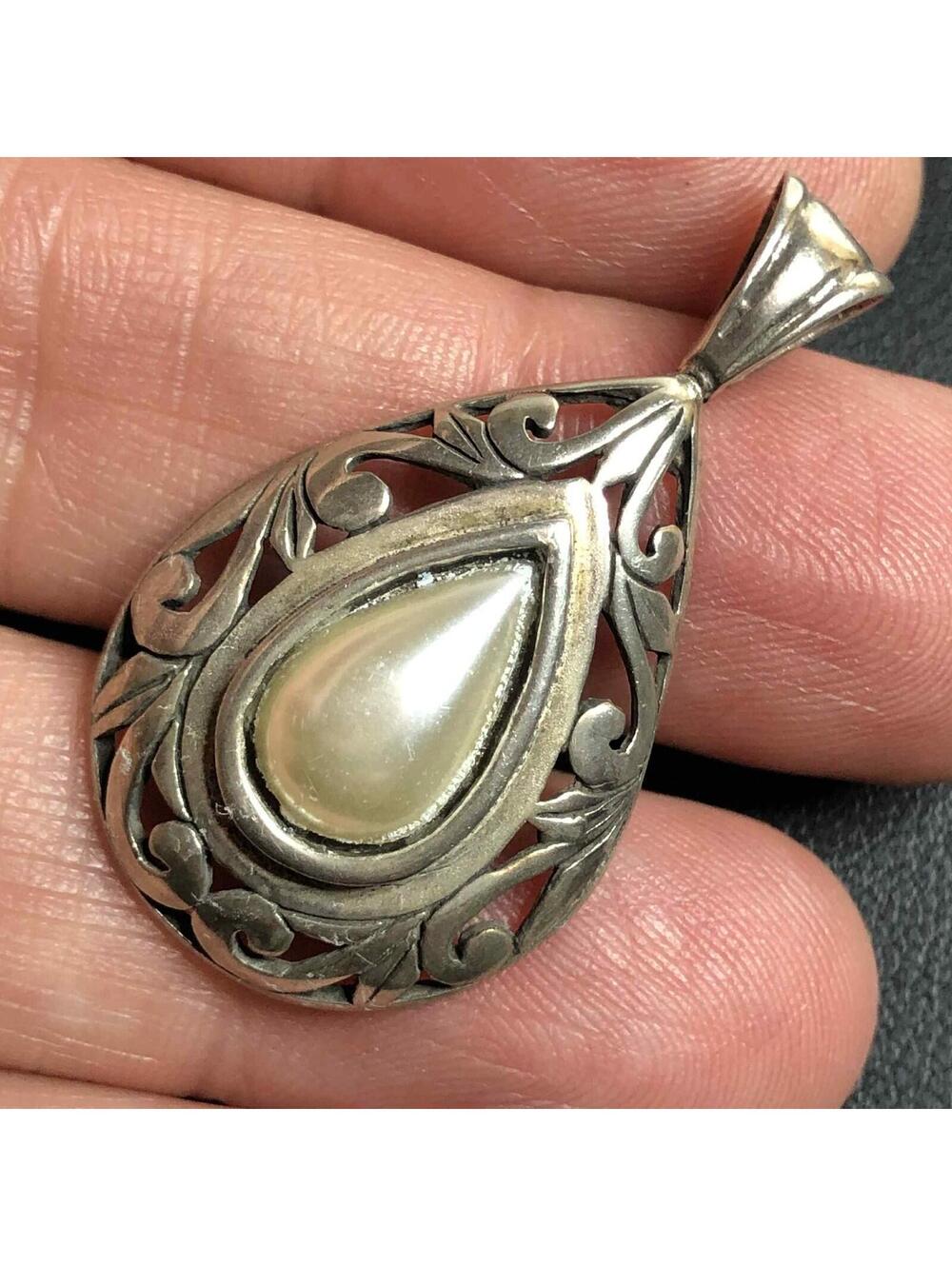 6595 Vintage Jezlaine Sterling silver 925 Teardrop Faux pearl pendant 4.1grams